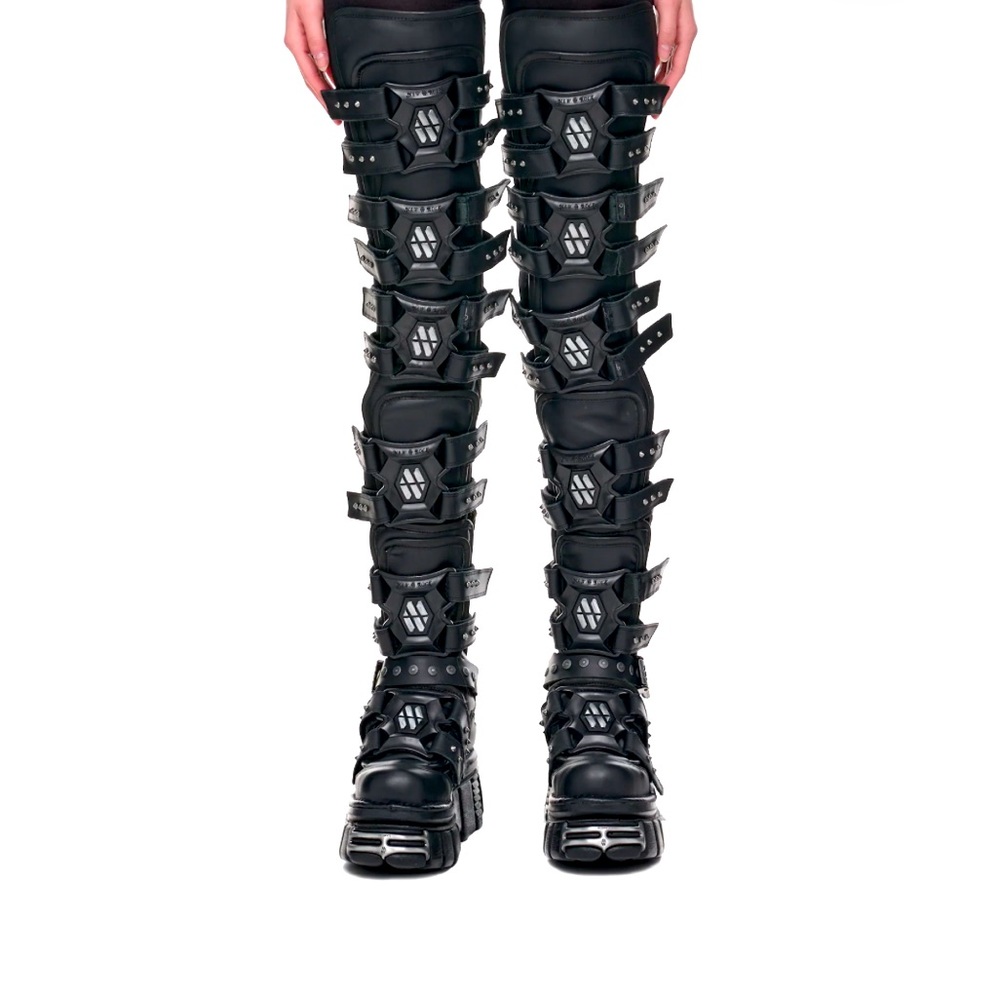 (BUYING) VETEMENTS - H. Lorenzo - New Rock Gamer Boots size (39-41) pls message